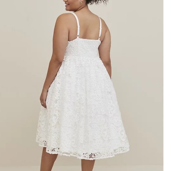 TORRID NWT CROCHET LACE SWEETHEART MIDI DRESS - LACE WHITE - Picture 3 of 6